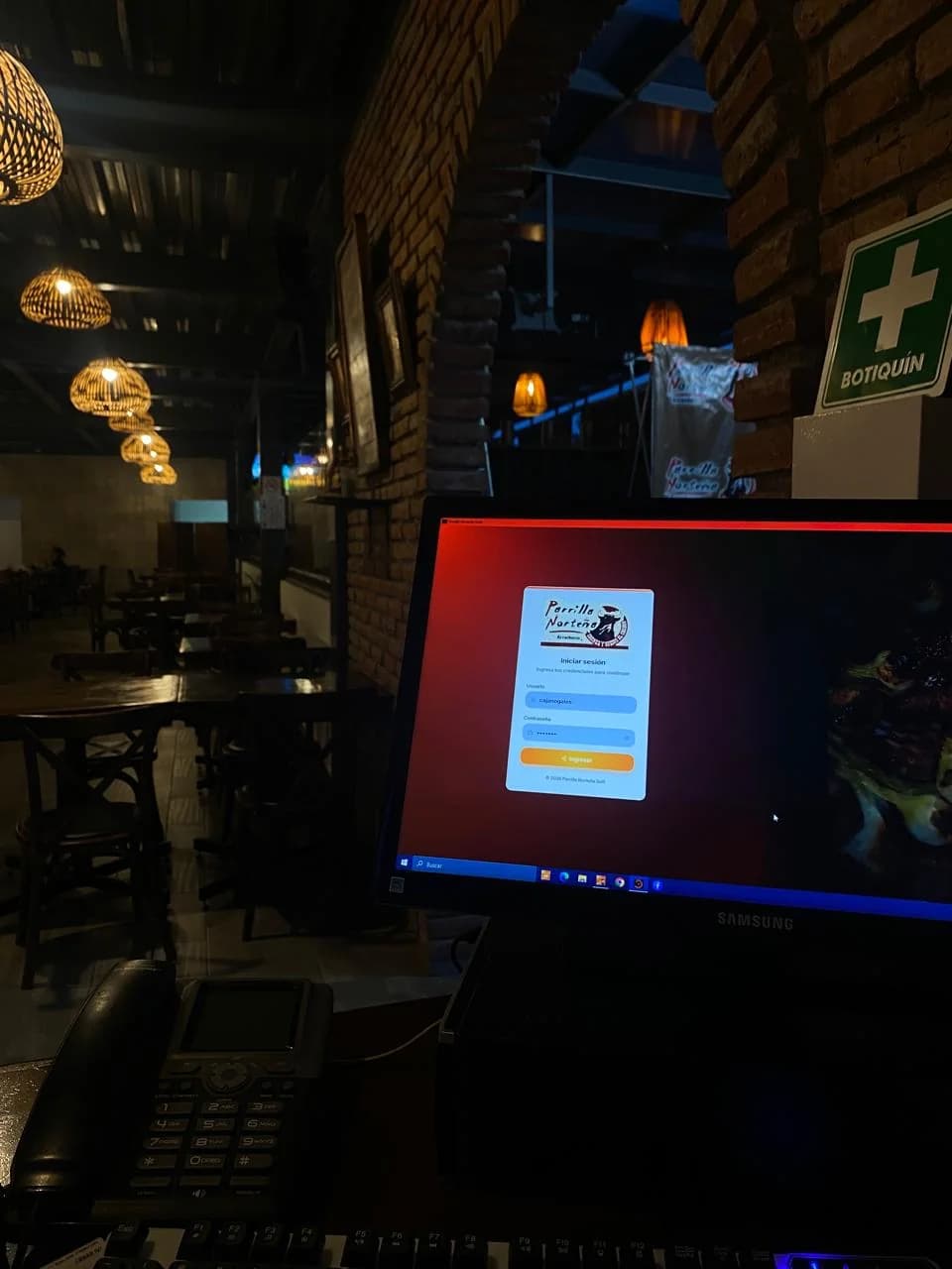 Caja de una sucursal de Parrilla Norteña con ParrillaNorteña Soft en pantalla